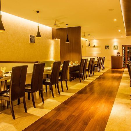 Gayathri Hotels Tiruppur Exterior foto