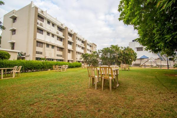 Gayathri Hotels Tiruppur Exterior foto